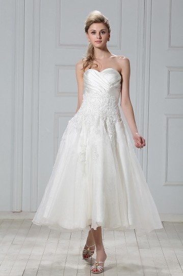 Elegantes weißes Wadenlanges Herz-Ausschnitt Brautkleider mit Ball Gown