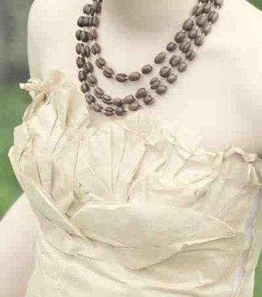 Aimee Kick entworfen und hergestellt ihren eigenen Prom Dress aus Kaffeefilter